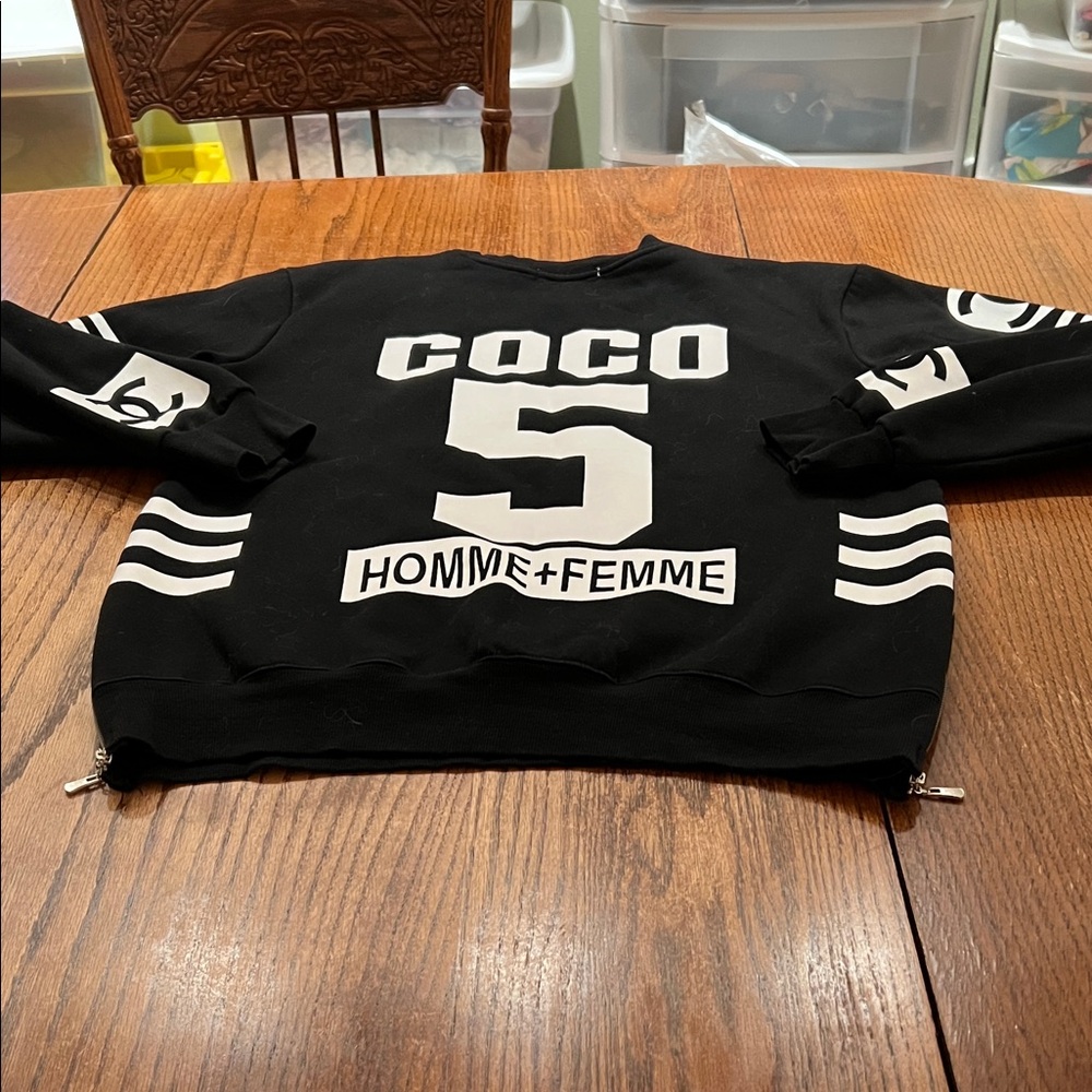 Black and White Logo Sweatshirt With Zippers on Sides XL - Picture 7 of 8